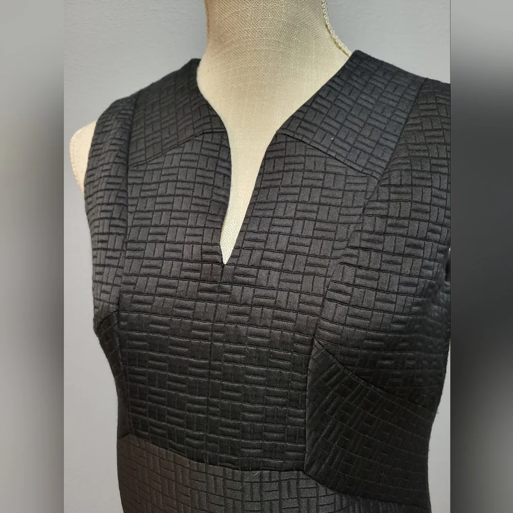 Ivy + Blu size 4 perfect little black v-neck dress with built in slip - Picture 2 of 12